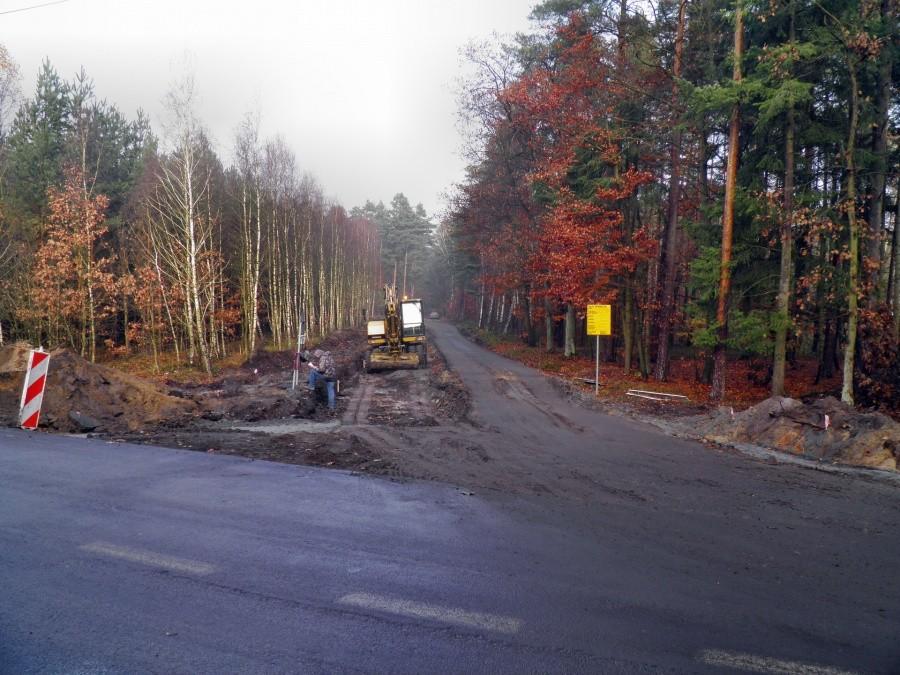 Droga Dobieszczyn - Nowe Warpno chyba będą dwa pasy 20-11-12 r.