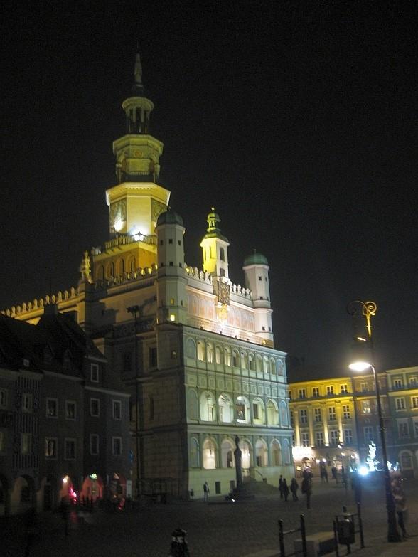 Ratusz poznański nocą