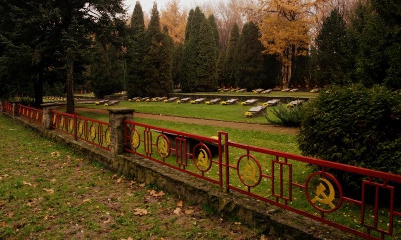 Cmentarz Żołnierzy Armii Czerwonej w Katowicach w parku Kościuszki