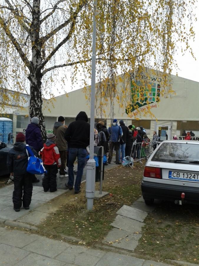 Za czym kolejka ta stoi?