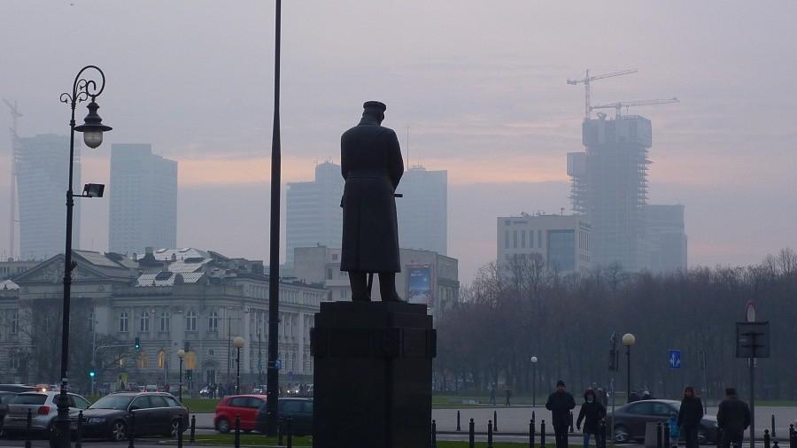 Marszałek przygląda się rozbudowie centrum Warszawy.