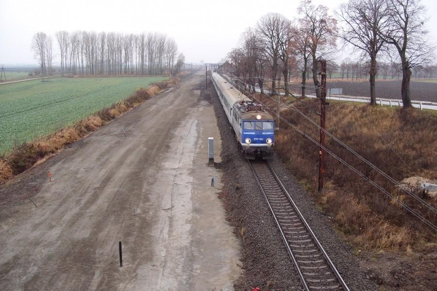Remont torów trwa – ruch jednokierunkowy w kierunku Warszawy na wysokości Szymankowa