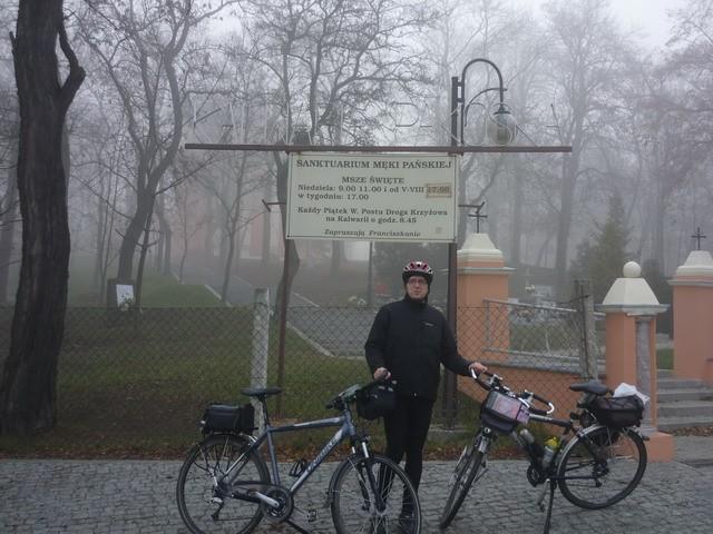 Przed wejściem na Kalwarię w towarzystwie dwóch EXP'ów