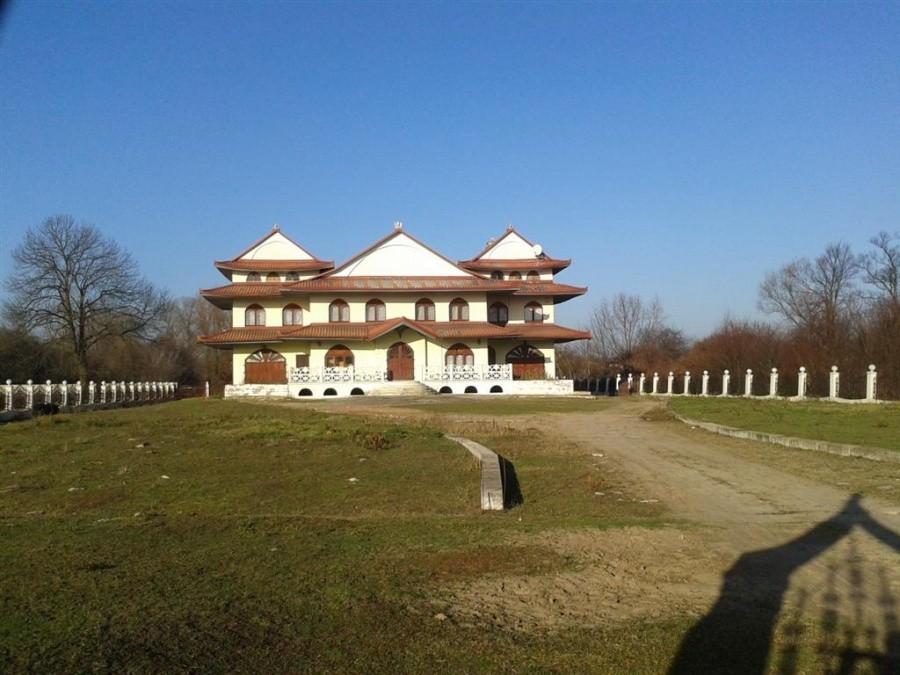 Słynny koszmarek architektoniczny-od lat na sprzedaż. Nowy Dwór Mazowiecki