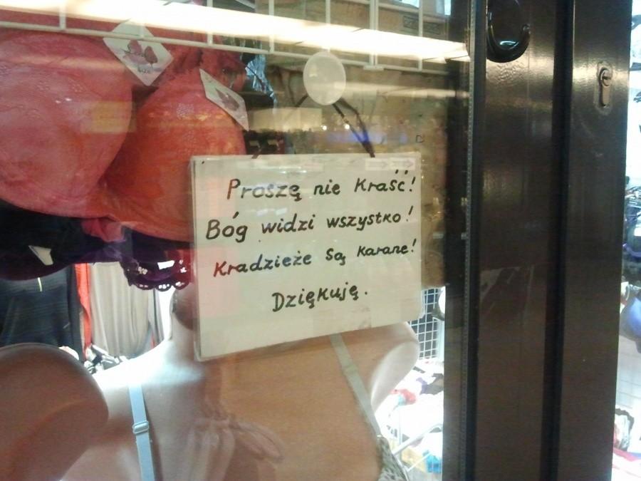 Witryna jednej z bud na dworcu Warszawa Centralna