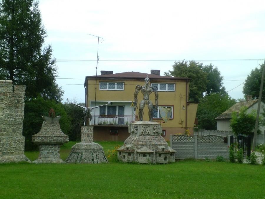 Wakacyjna wyprawa 2012: Okolice Radomska i ciekawe ogrodzenie domu.