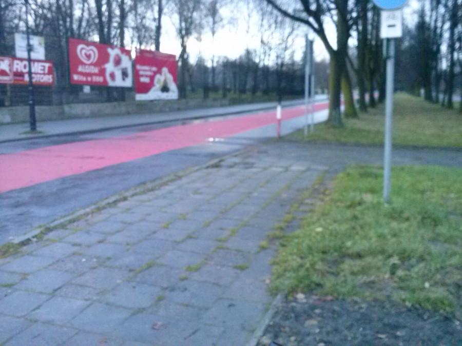 Tutaj to już nieźle leje, ale zakładam czapeczkę i jadę dalej...