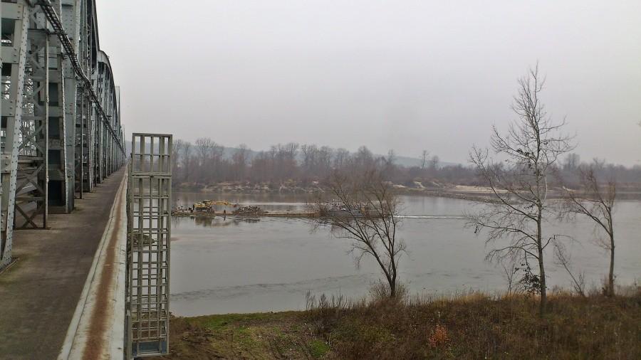 Czyżby pogłębiali dno???