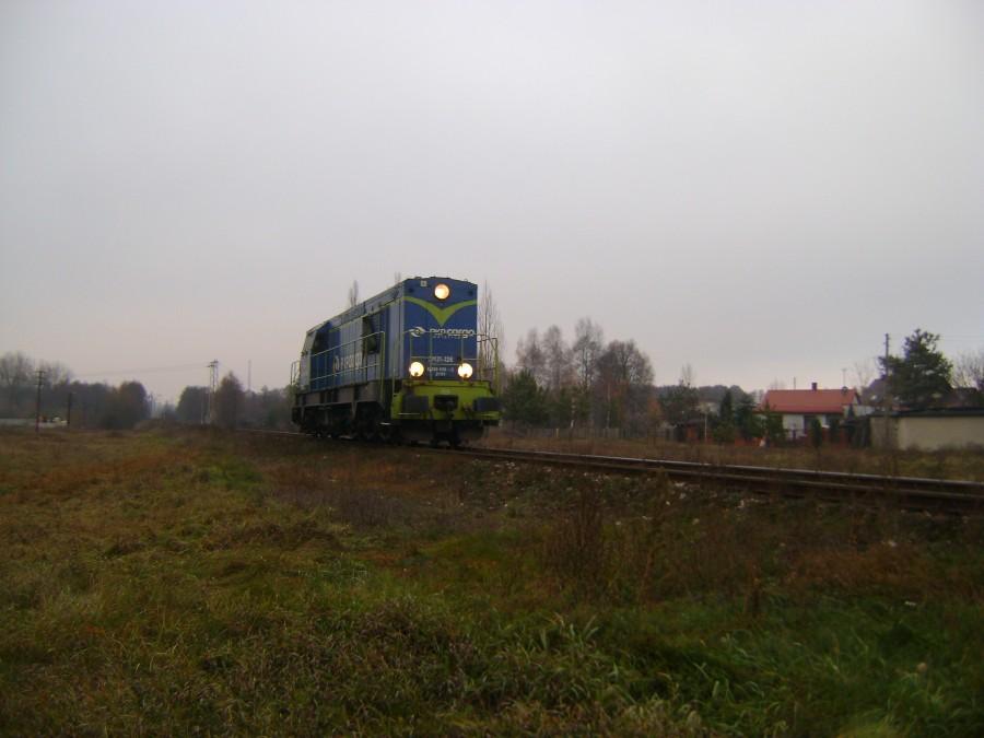 SM31-126 zmierza luzem w stronę Jelenia