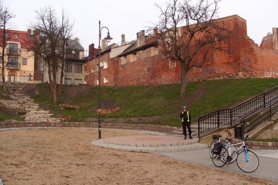Fragment muru obronnego z narożną basztą- XIV w. w Tczewie