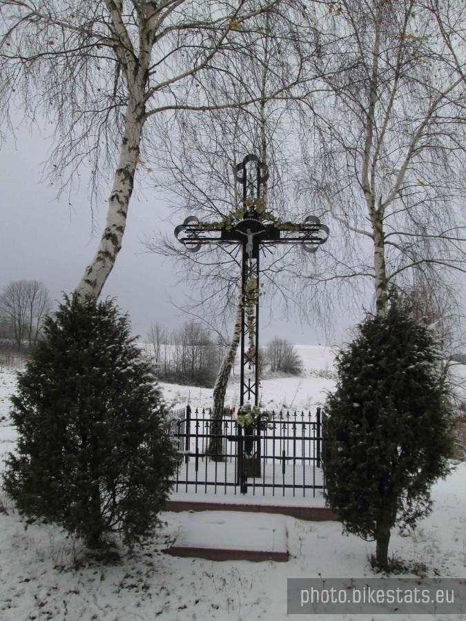 Przydrożny krzyż w Ramlejach