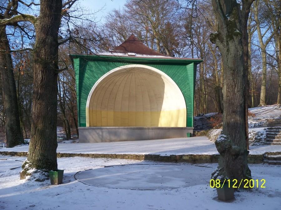 MUSZLA KONCERTOWA W BAŻANTARNI