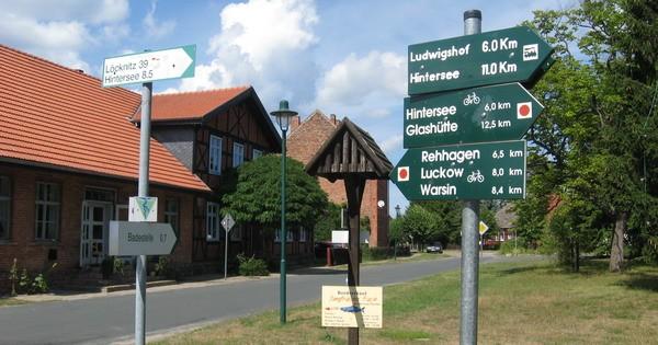 Drzewo drogowskazów w Rieth