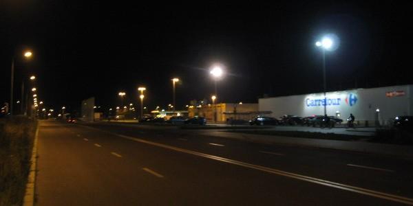 Carrefour przy ulicy Jana III Sobieskiego w Białej Podlaskiej