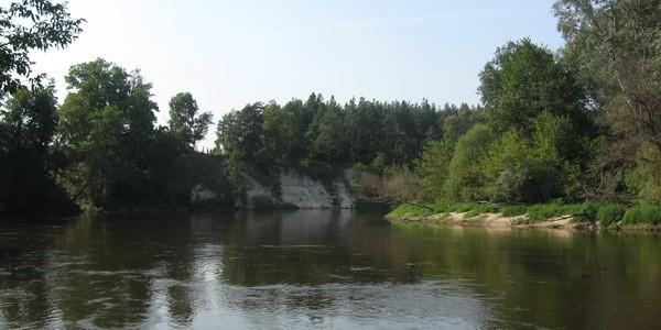 Skarpa przy wiacie turystycznej w Neplach