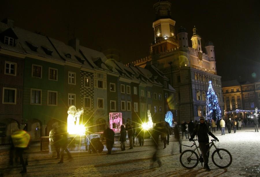 Na poznańskim Starym Rynku piękna zima w pełni