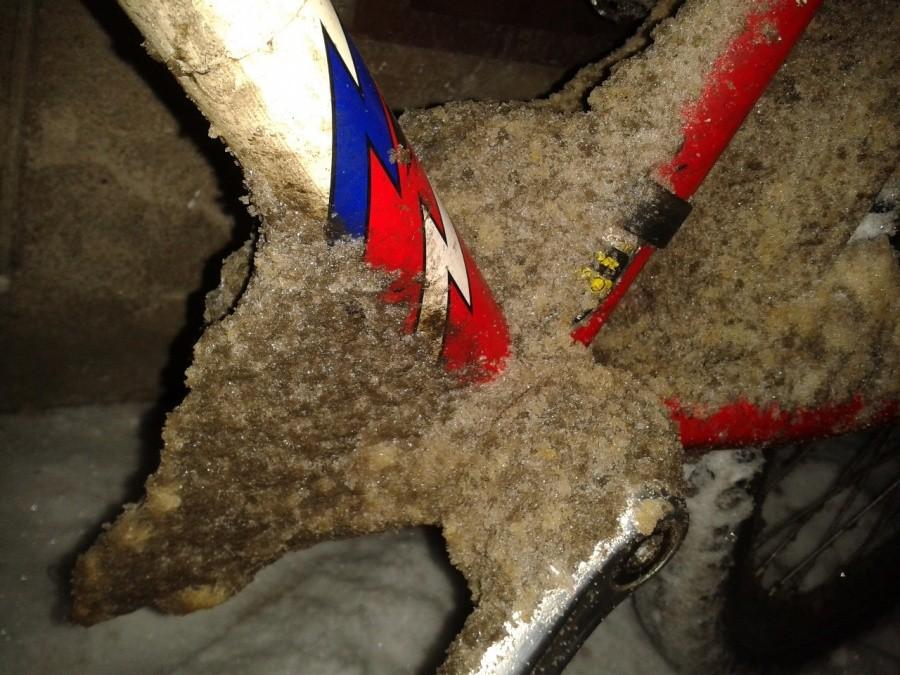 Śnieżny róg między korbami