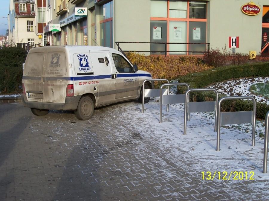 A MOŻE TAK PO SCHODACH DO BANKU?