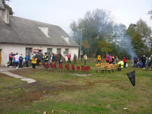 Tutaj imprezowaliśmy - teren za świetlicą w Chrośnej