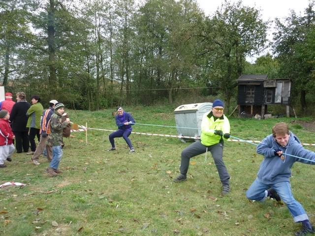 Jedna z konkurencji - przeciąganie liny