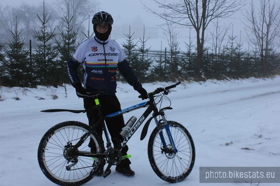 W zimowym stroju rowerowym