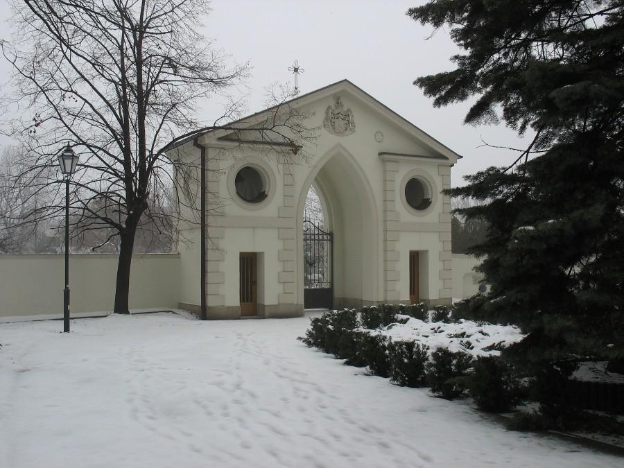Kościół czerniakowski – brama