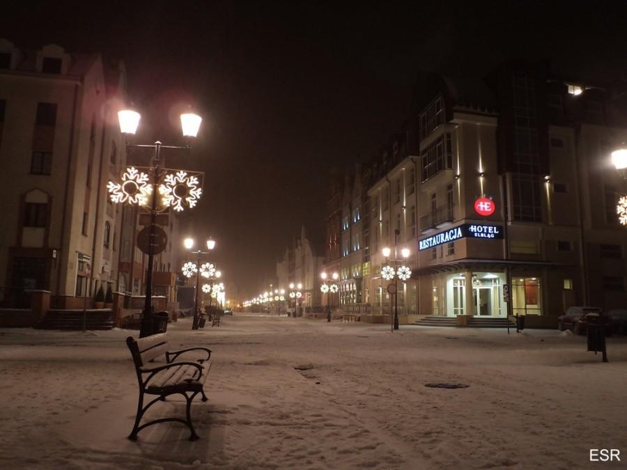 Elbląskie Stare Miasto w świątecznej zimowej szacie.