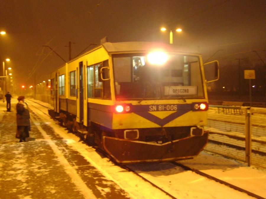 SN81-006 na dworcu w Tomaszowie Mazowieckim