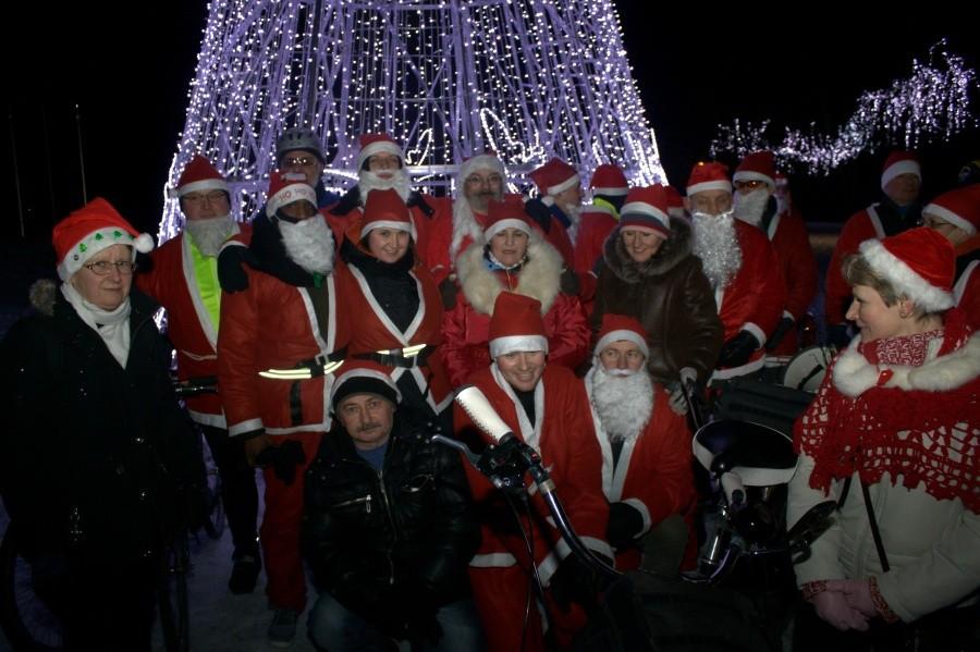Mikołaje pod choinką w Parku Kasprowicza