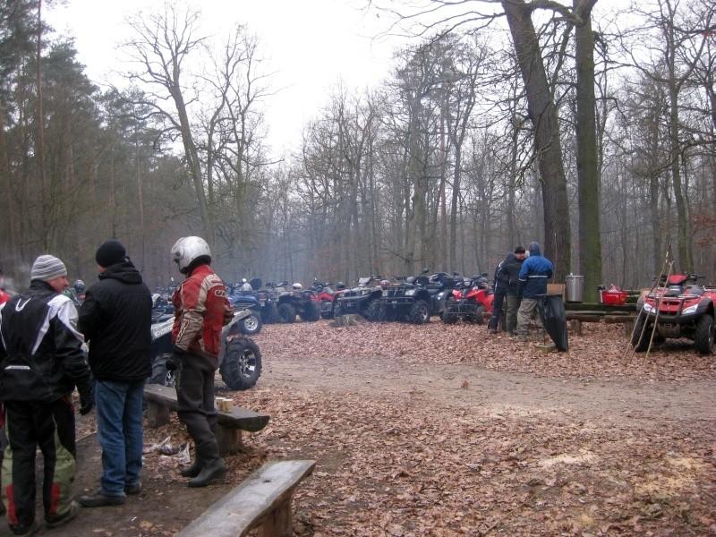zlot "kładowców" w lesie niedaleko Jezierc