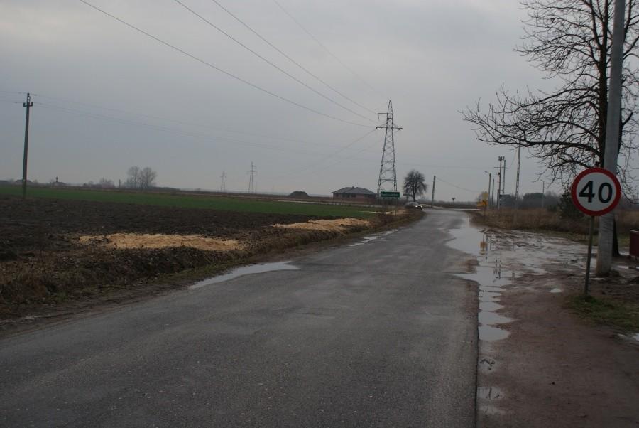 te jasne punkty wzdłóż drogi to miejsca, w których rosły drzewa....już nie rosną :(