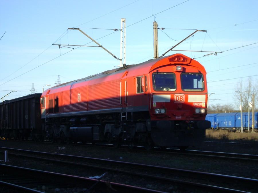 Class 66220 DB Schenker na stacji Tomaszów Mazowiecki