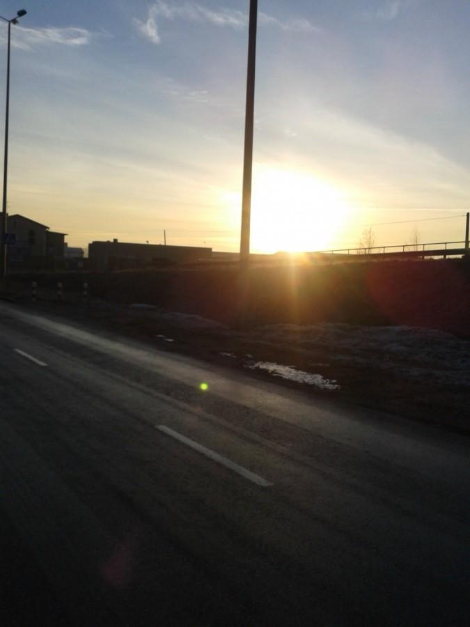 Słońce wschodzące nad wiaduktem na Szeligowskiej