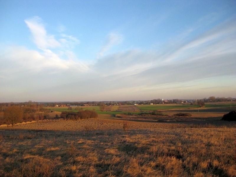 widok ze wzniesienia w Turostówku - szersza perspektywa