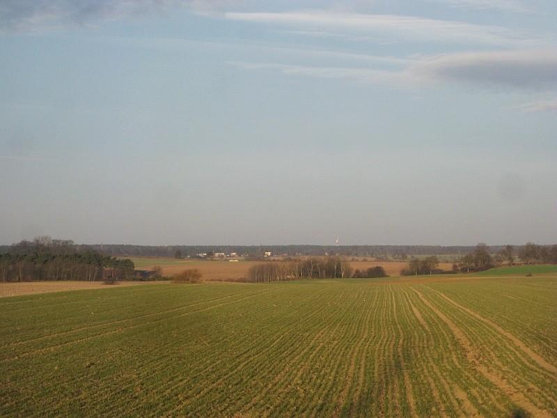 Widok z Turostowa na oddalone Pawłowo Skockie