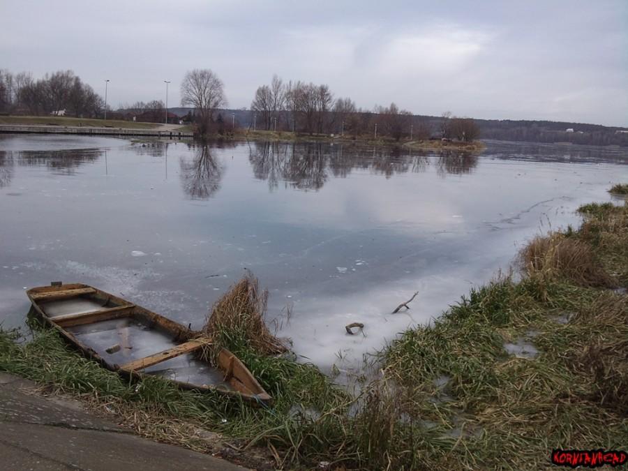 Sztuczna zatoka w surowej odsłonie.