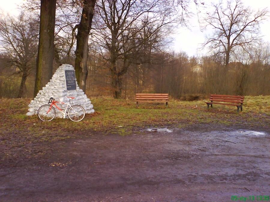 Ławki nawet dostawili..