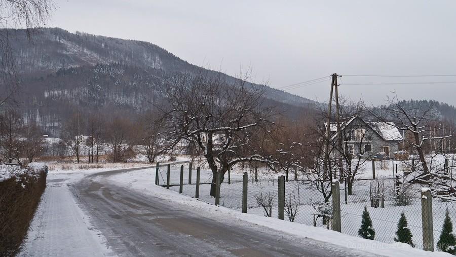 na bocznych drogach sporo lodu