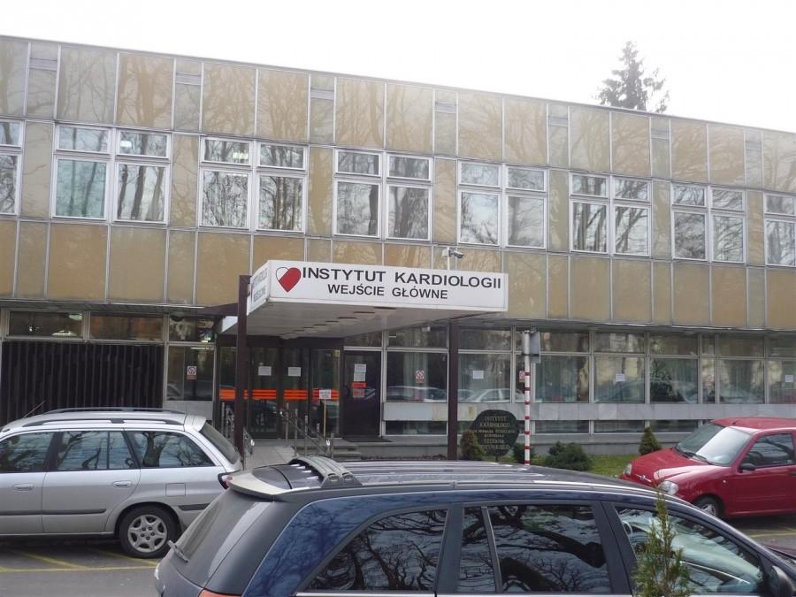 Instytut Kardiologi w Aninie - wejście główne