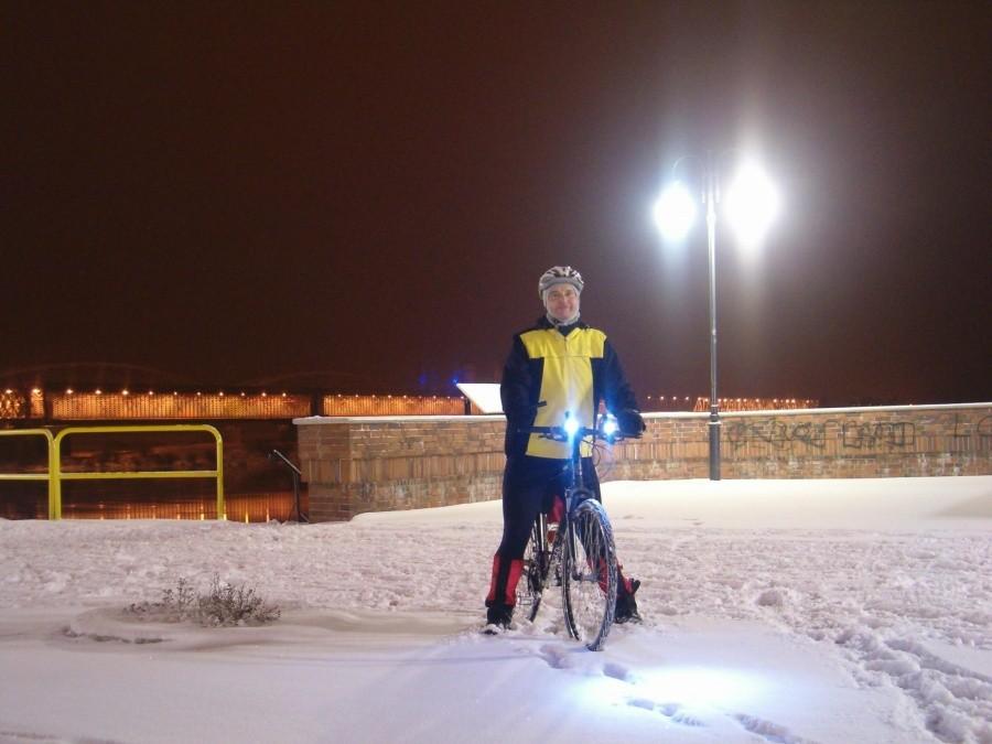 Trening wieczorny. 08-01-2013. Na rowerku w zimie. Bulwar nad rz.Wisłą.