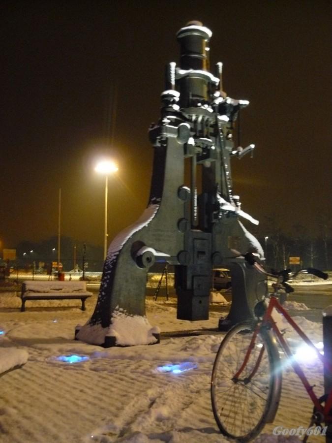 Zabytkowy młot parowy.