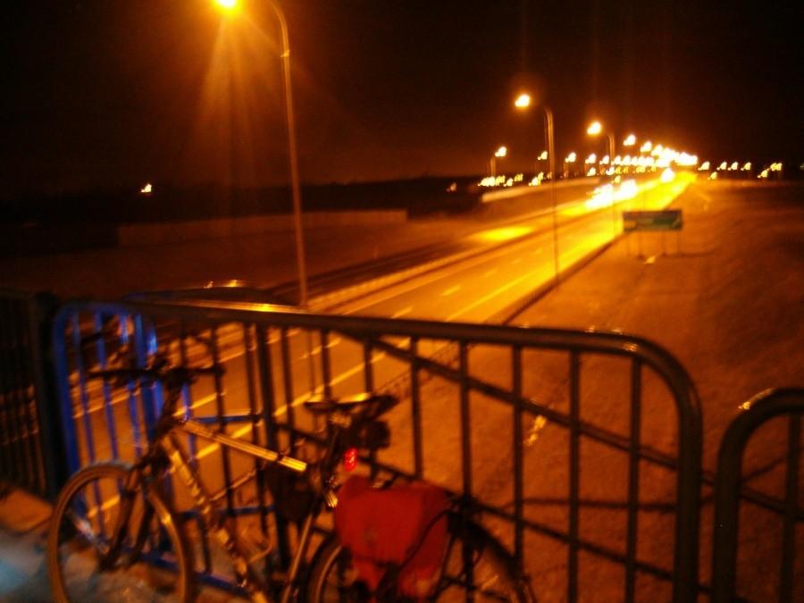 Trening wieczorny. 10-01-2013. Widok z wiaduktu na autostradę A1 w Stanisławiu.