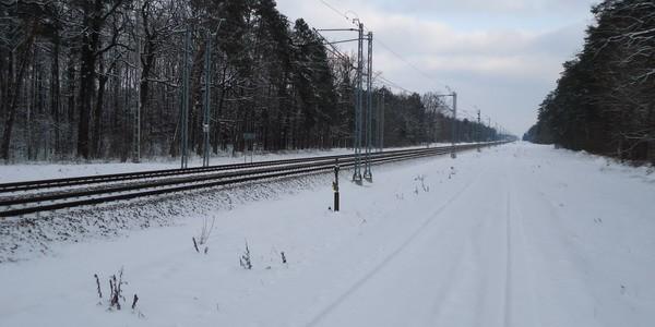 Powrót do domu drogą wzdłuż torów