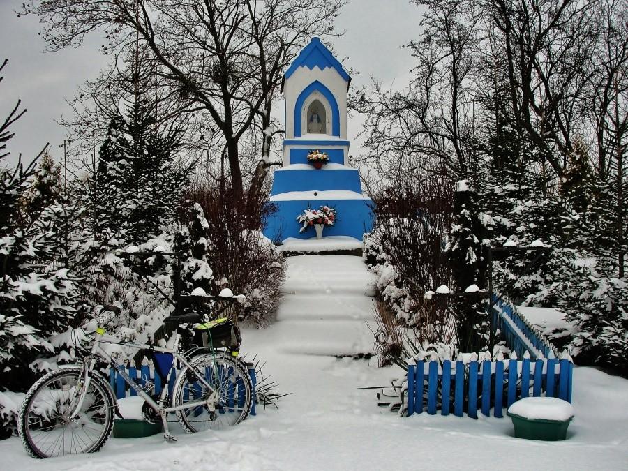 Przydrożna kapliczka.