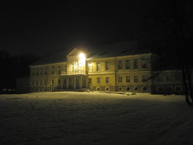Klasycystyczny pałac Von Treskow w Owińskach