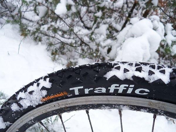 Continental Traffic - średnia żywotność moich opon na tylnym kole to około 2300 km, mam nadzieję, że ta wytrzyma chociaż trochę dłużej :)