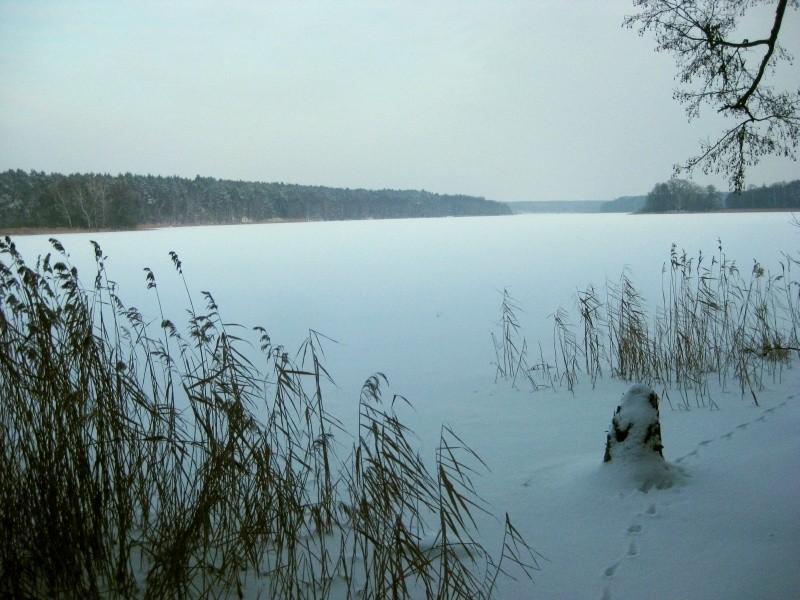 Jezioro Kołatkowskie zimową porą