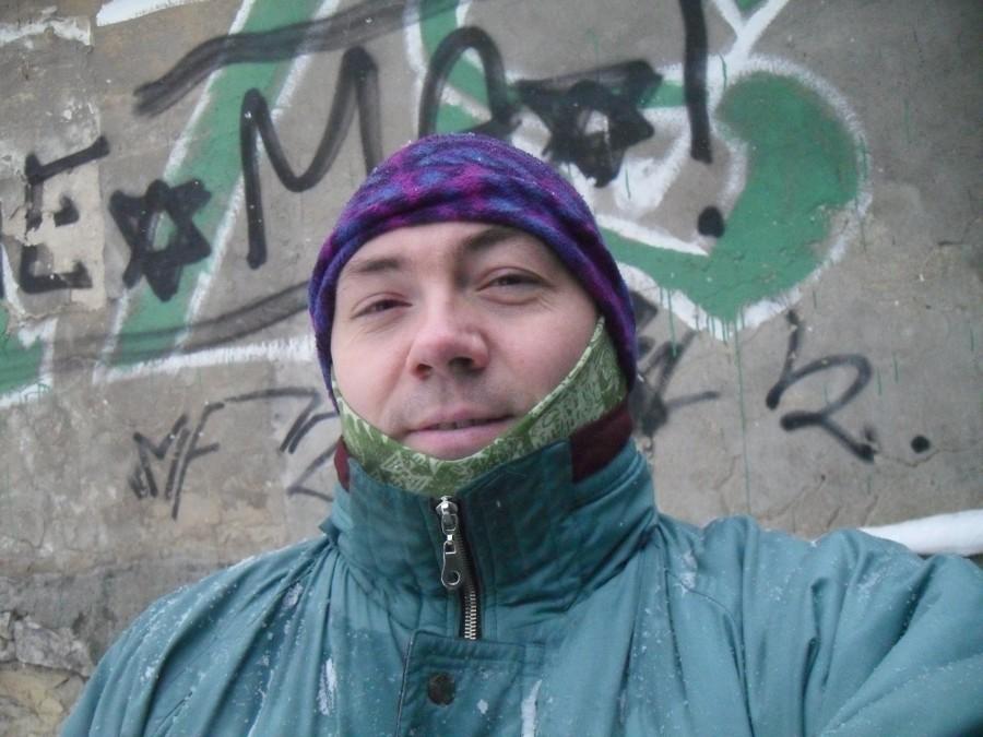 zadowolony z zimy w mieście