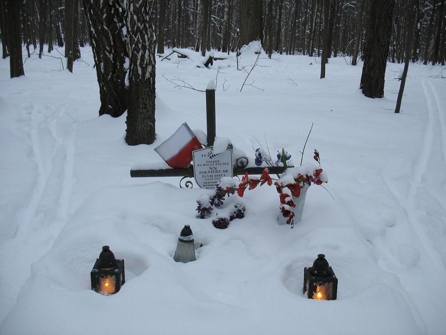 Symboliczna mogiła