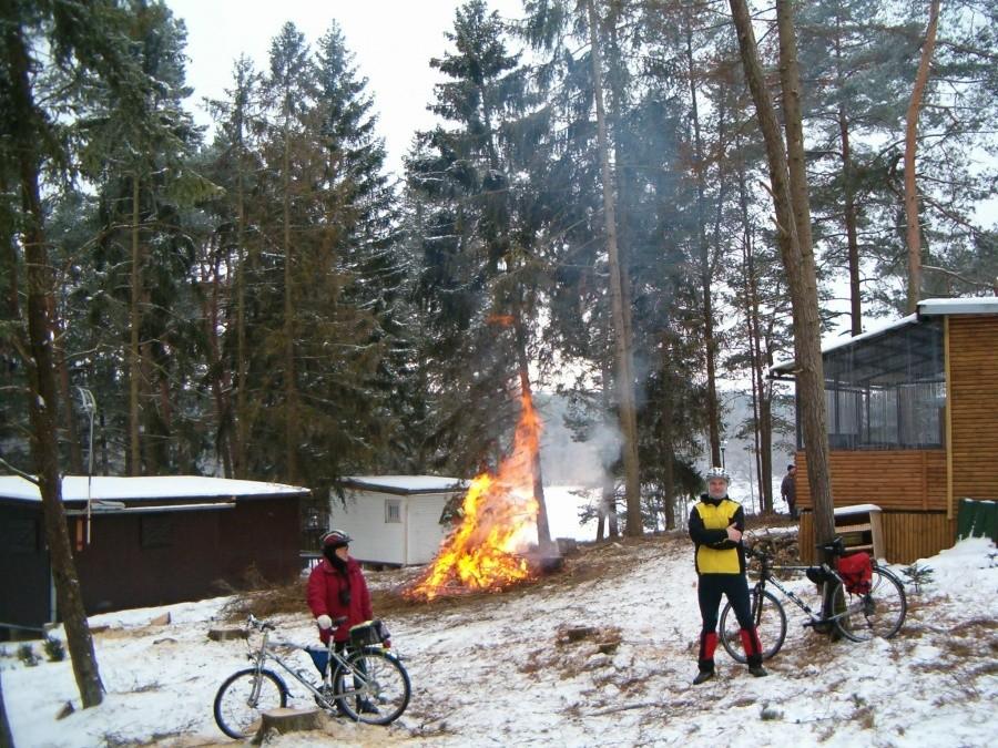 Zdjęcie wspólne z Markiem, przy ognisku. 26-01-2013.